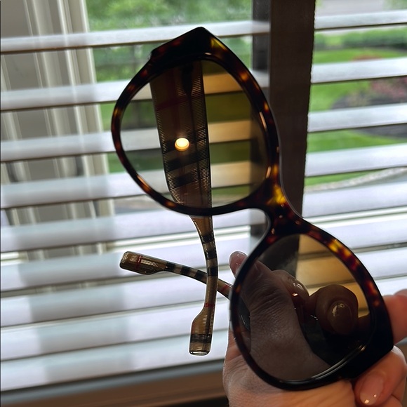 Burberry Tortoise Sunglasses with Plaid Case - Picture 7 of 12
